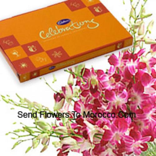 Boeket roze orchideeën met assortiment chocolaatjes