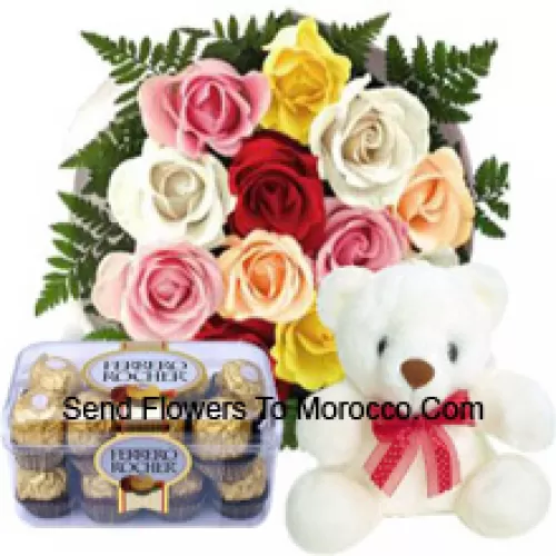 Bouquet aus 11 roten Rosen mit saisonalen Füllern, einem niedlichen 12 Zoll großen weißen Teddybären und einer Schachtel mit 16 Stück Ferrero Rocher