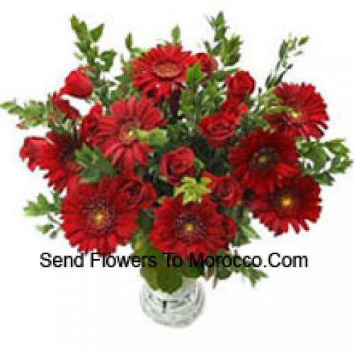 Mignons roses et gerberas en vase