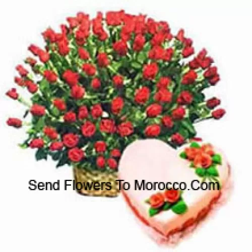 Cesto di 201 Rose Rosse con Torta alle Fragole a Forma di Cuore da 1 Kg