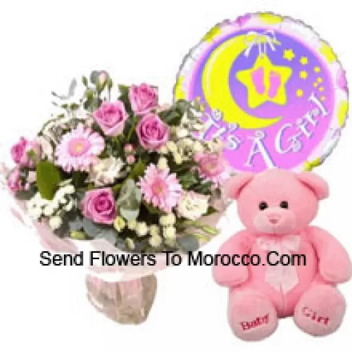 Bouquet de fleurs roses assorties, un ours en peluche rose et un ballon de bébé fille